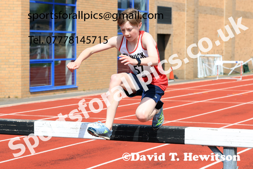 Steeplechase, 2026 Elswick Harriers Event, Wentworth, Hexham. Photo: David T. Hewitson/Sports for All Pics